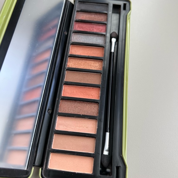 Incognito Eyeshadow Collection - Picture 7 of 7